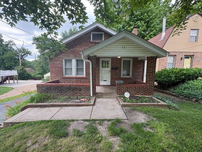 Building Photo - Charming & Updated 3BR Home with Huge Yard & Storage