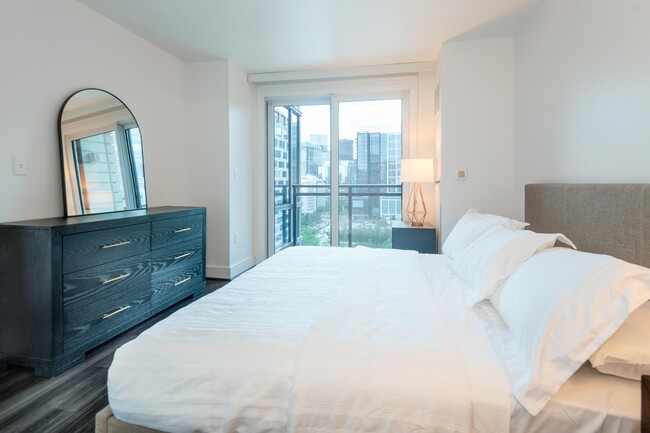 100 Pier 4