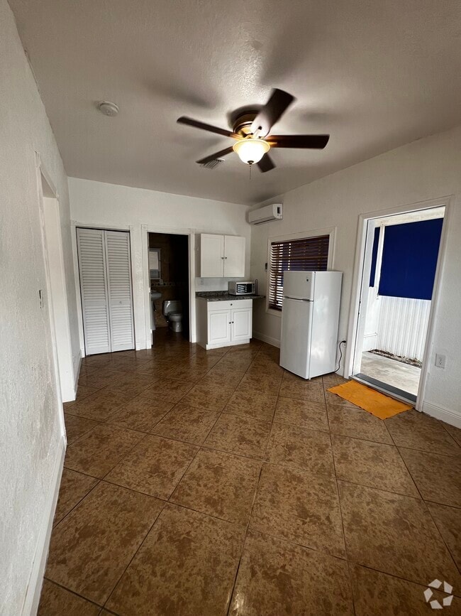 Building Photo - 1520 NW 81st St Unit 2 Rental