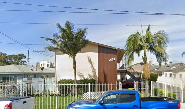 2039 Wallace Ave.