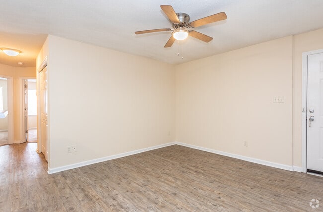 2BR, 2BA - 854SF- Living Area