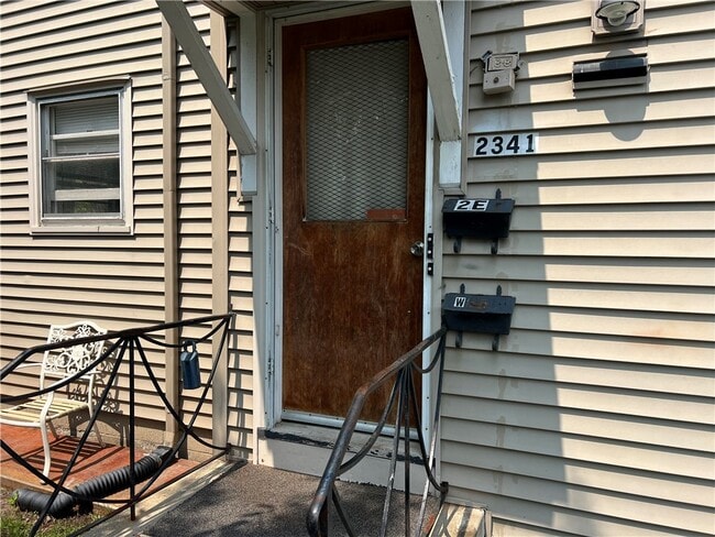 Building Photo - 2341 Monroe Ave Unit #2E