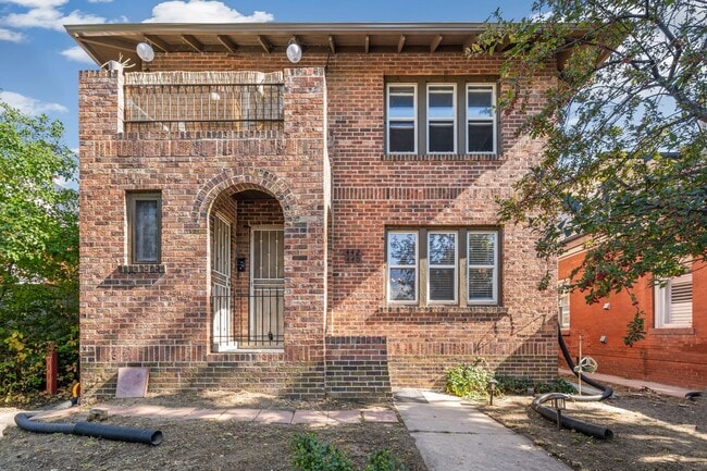 Building Photo - 440-442 Clarkson Unit 440
