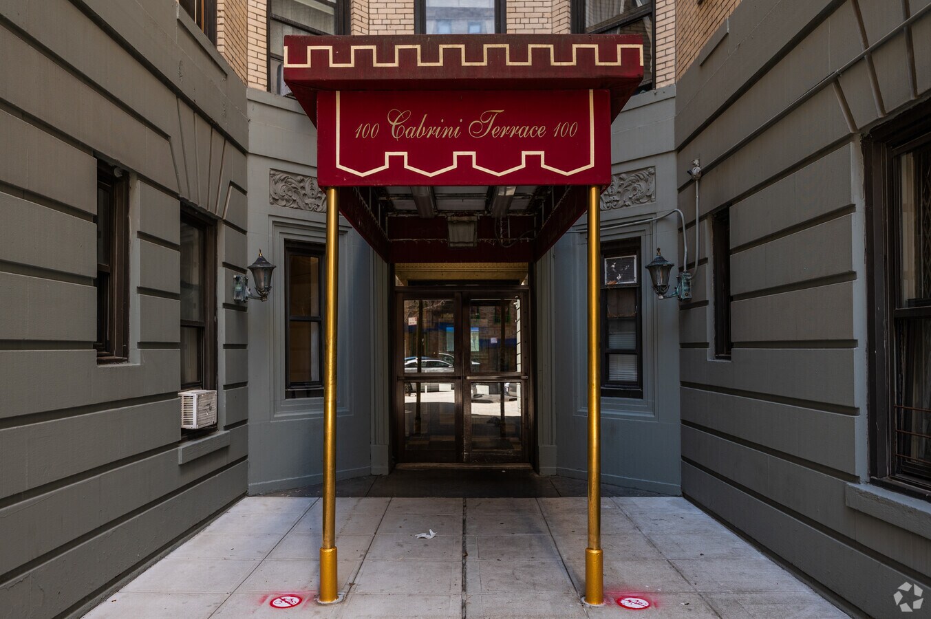 Fotografía del edificio - 100 Cabrini Boulevard