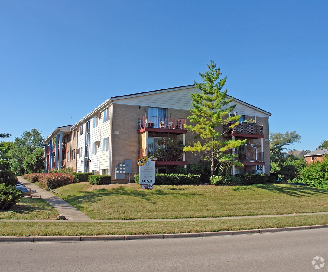 Photo - 1350 Devon Ave Apartments