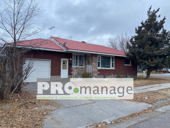 Building Photo - 4 Bed, 2 Bath Home w/ 1 Car Garage - Idaho Falls