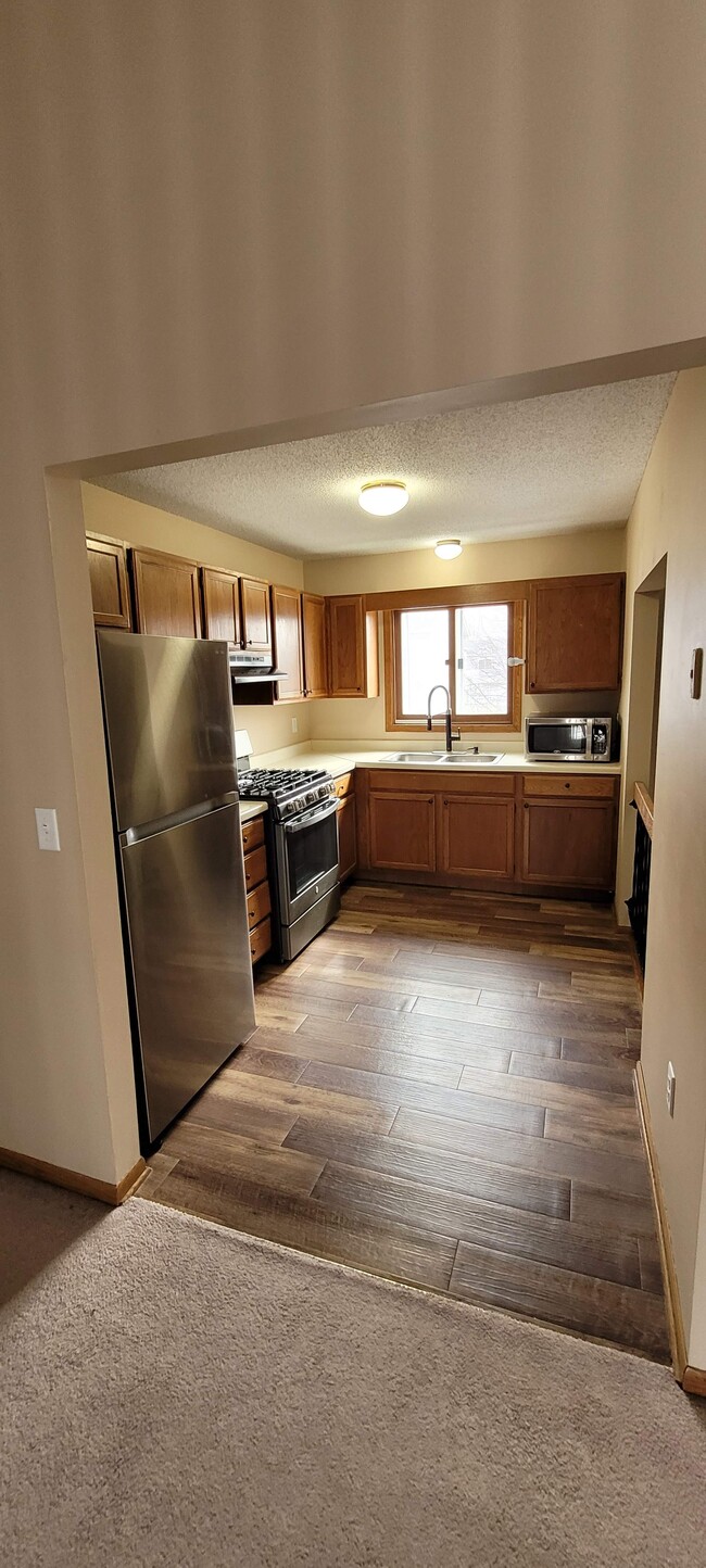 upgraded kitchen - 8722 Glasgow Ln Casa Adosada