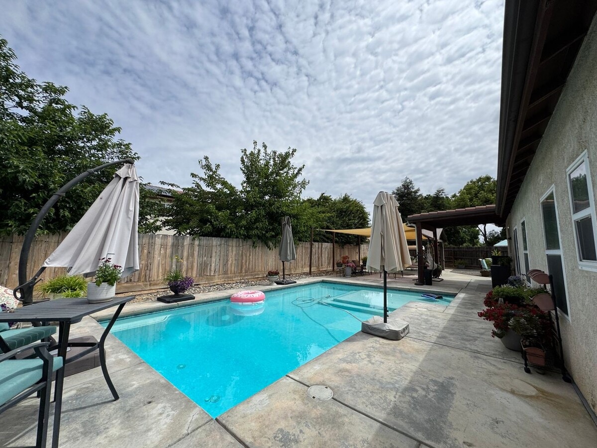 Photo - 3070 N Millard Ave