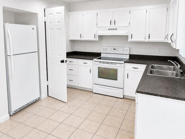 1406 Crystal Ct