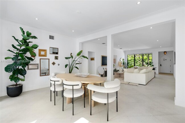 Photo - 2489 Meridian Ave