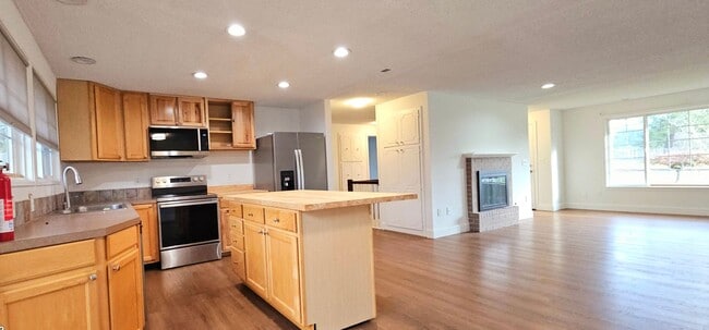 Photo - Beautiful 5- bedroom home near TCC