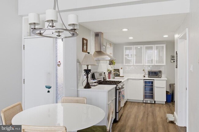 Photo - 869 N 29th St