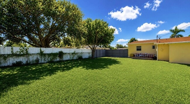 Photo - 124 Abaco Dr