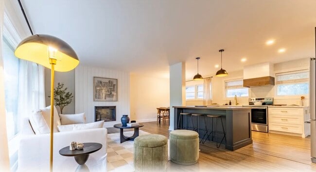 Photo - 400 Coombs Av