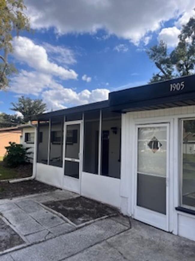 Photo - 1905 E Linda St