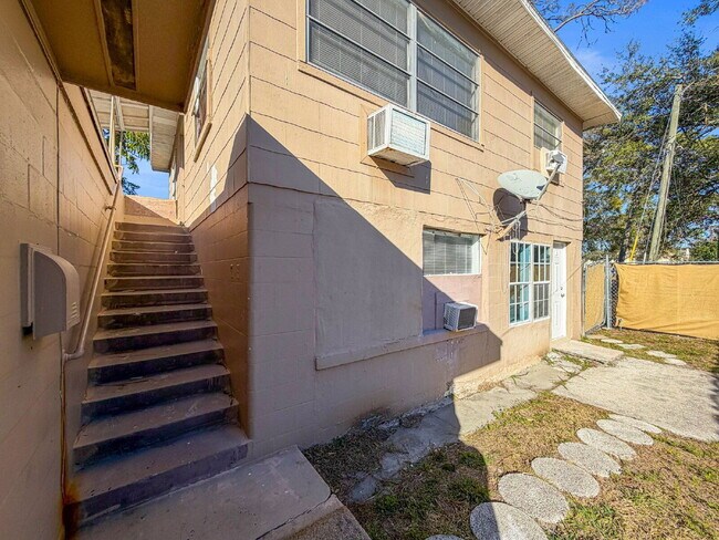 Building Photo - 652 East Harbor Dr S