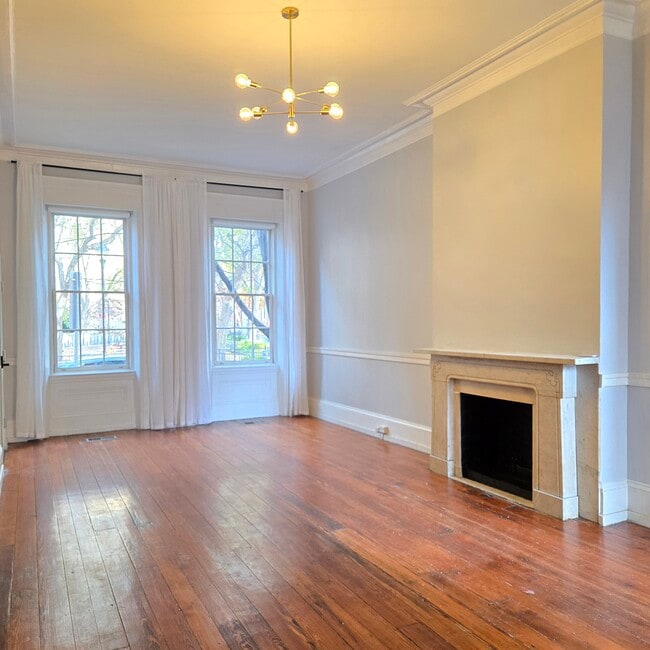 Building Photo - 1104 Pine St Unit 1