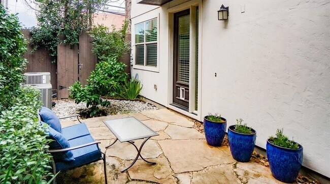 Photo - 1108 Peveto St