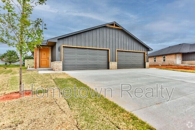 Building Photo - 403 N Cyn Ter Rental