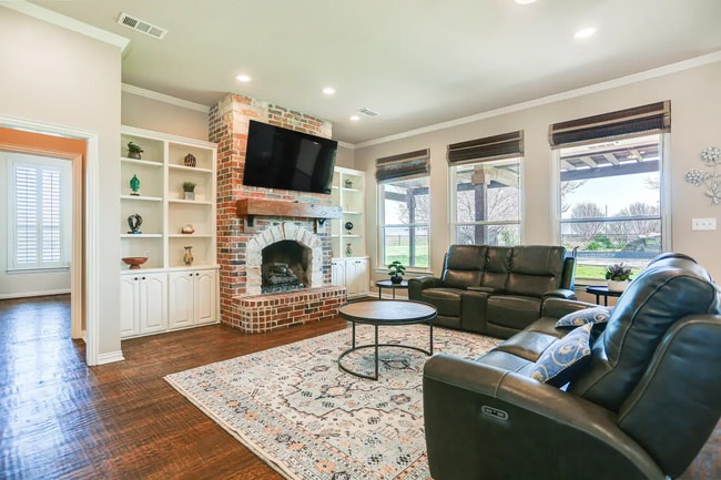 Photo - 2045 Weston Rd