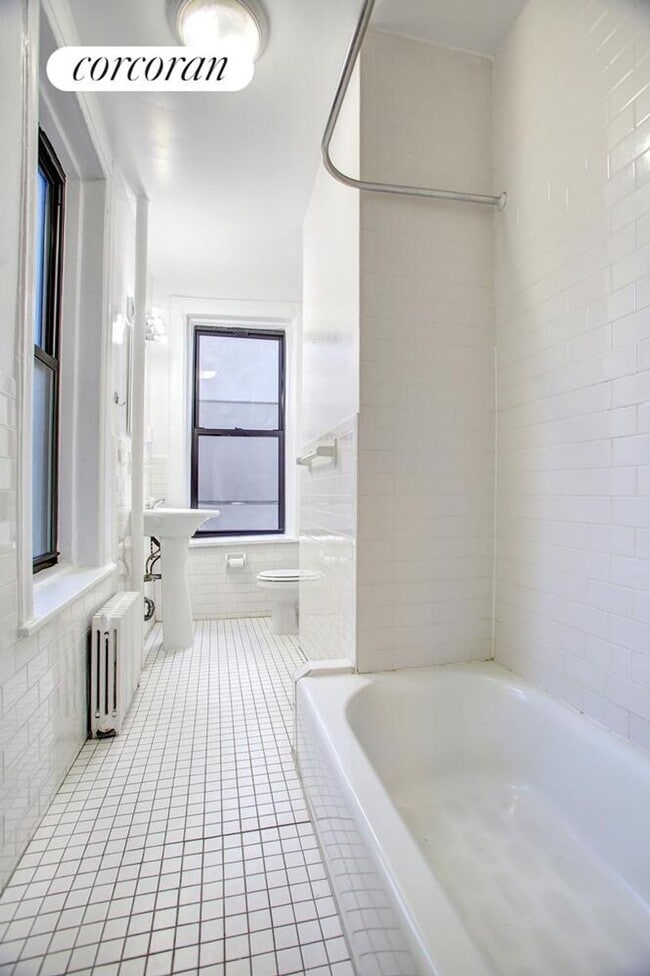 Photo - 410 E 59th St