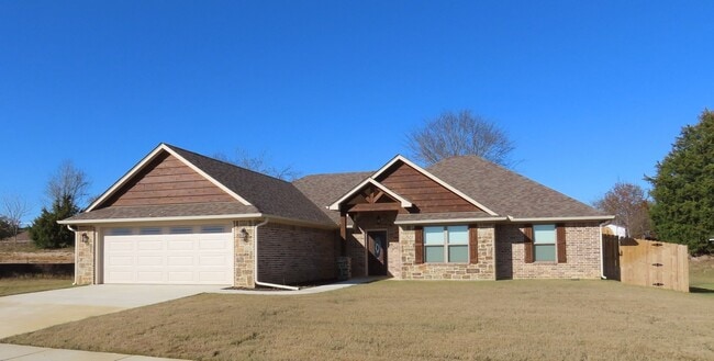 Building Photo - Stunning 4 Bedroom, 2 Bath Home in Lindale