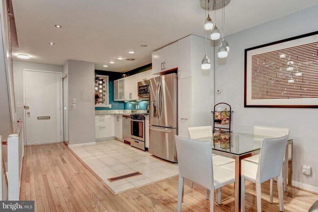 Photo - 225 G St SW