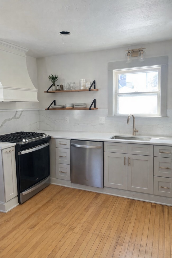 Photo - 324 E Michigan St