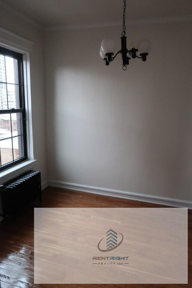 Photo - 426 W Briar Pl Unit J7