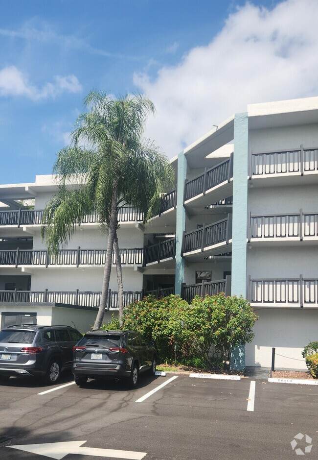 Building Photo - 1021 Mockingbird Ln Unit 105 Rental