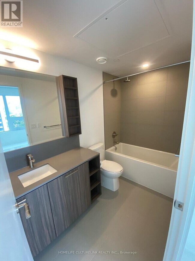 Photo - 19 Western Battery Rd Unité 2203