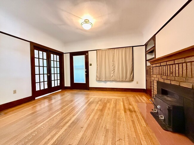 Photo - 806 Spring Ave