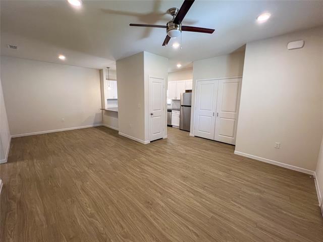 Photo - 3050 Viking St