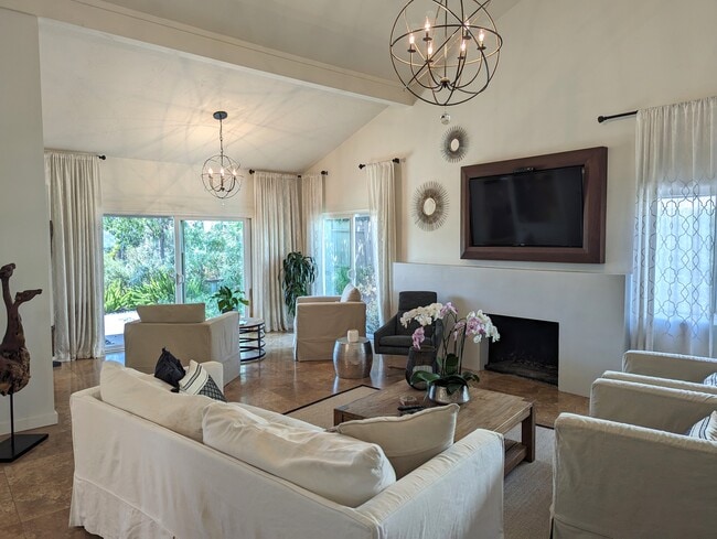 Photo - 850 Santa Hidalga