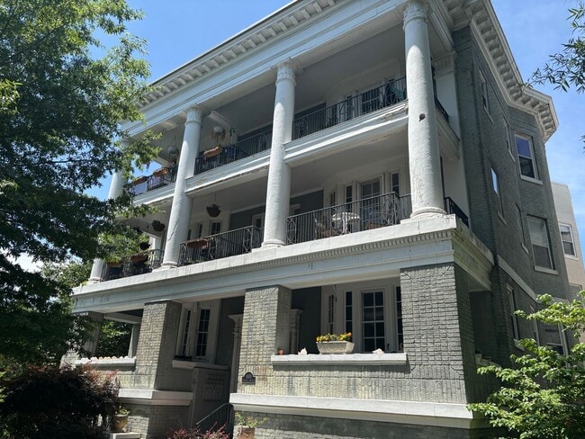 Gorgeous 1 Bedroom 1 Bathroom Condo locate... - Gorgeous 1 Bedroom 1 Bathroom Condo locate...