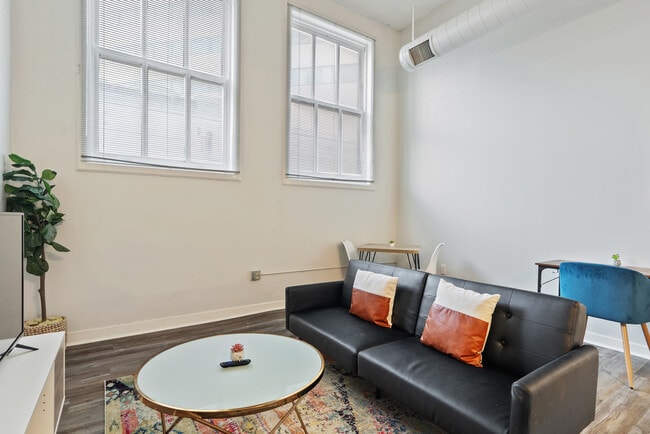 Photo - 125 W Market St Unit ID1035270P