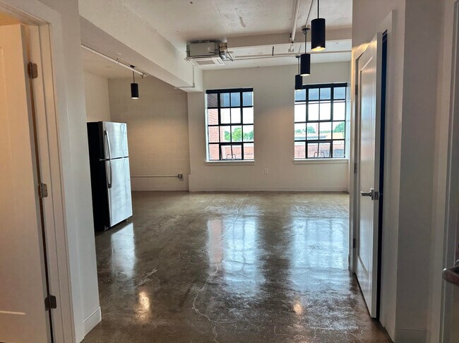 Photo - 950 Broadway St