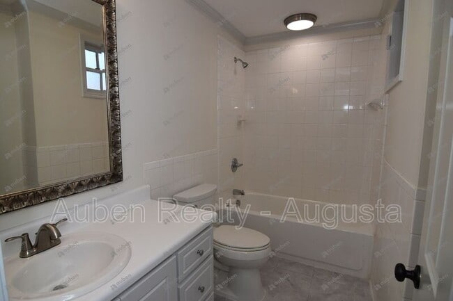 Photo - 239 Greene St