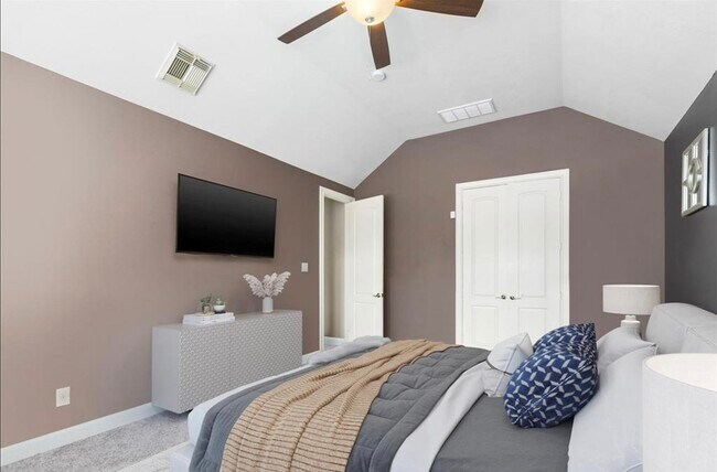 Photo - 2211 Mad River Ln