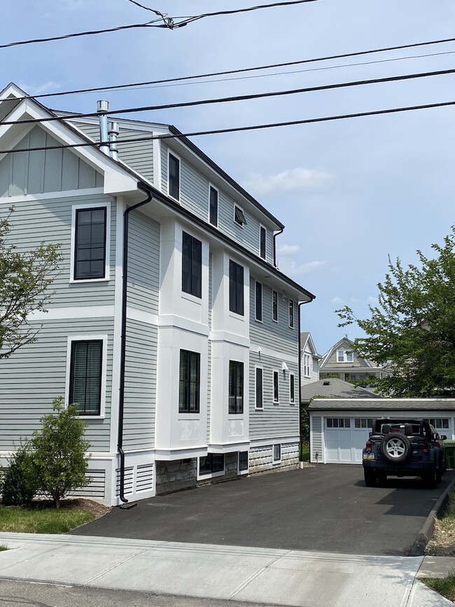 Building Photo - 33 Brimmer St Unit 2