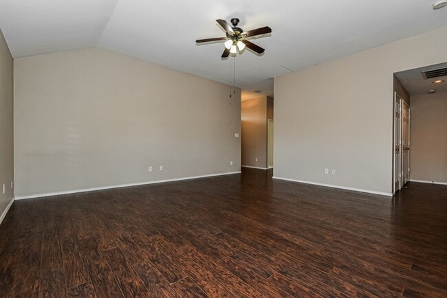 Photo - 906 Oak Hollow Ln