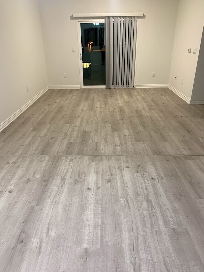 Photo - Laurel Courtyard Apartments