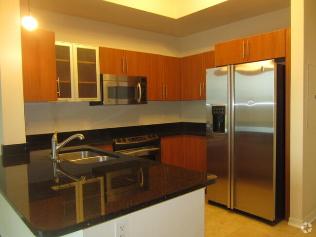 Building Photo - 600 S Dixie Hwy Unit 403 Rental