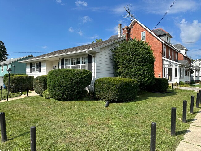 Photo - 156 N 4th St