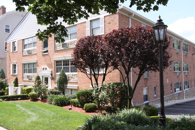 Building Photo - Elmwood Gardens Rental