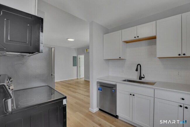 Photo - 192 Hartford Rd Unit B