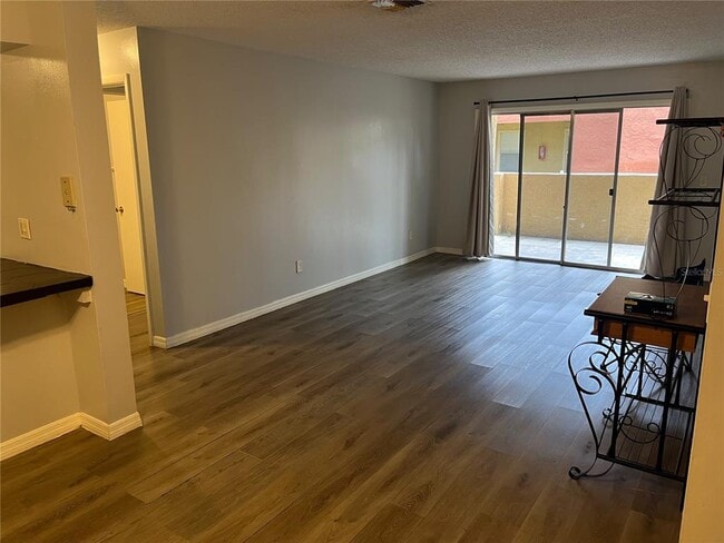 616 Kenwick Cir Unidad 105