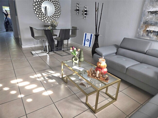 Photo - 2731 SE 17th Ave Unit 100