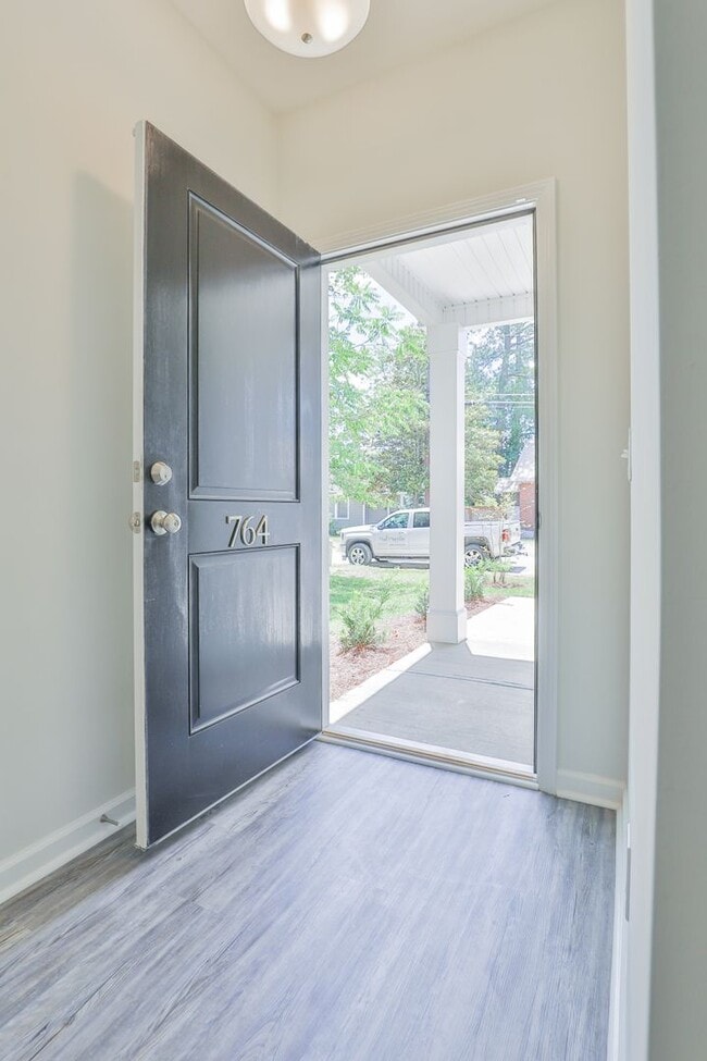 Photo - 764 Shull St