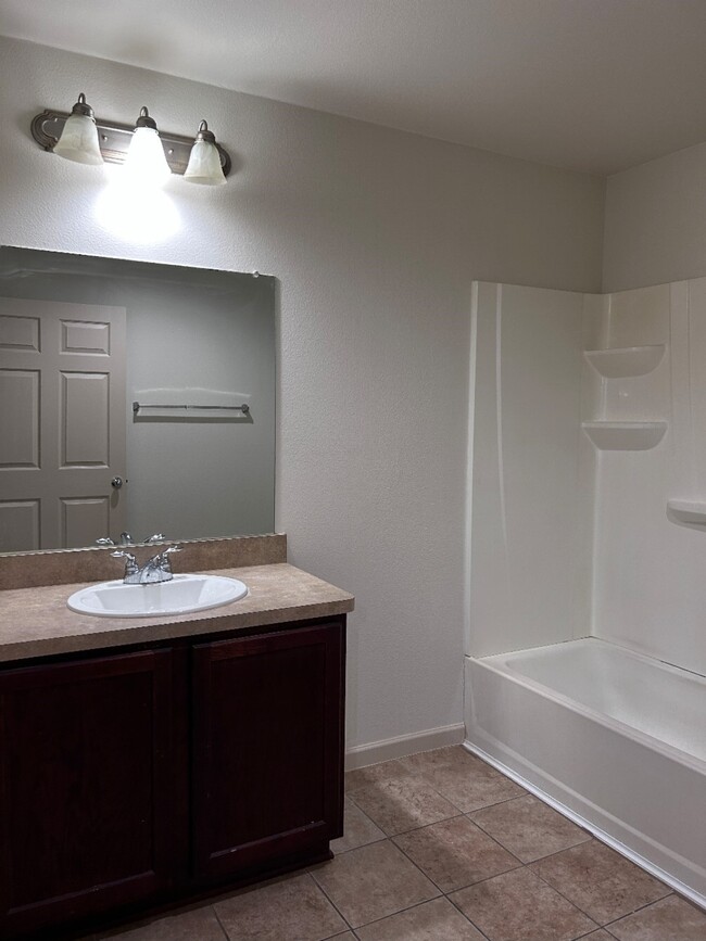 Photo - 1806 Holland St